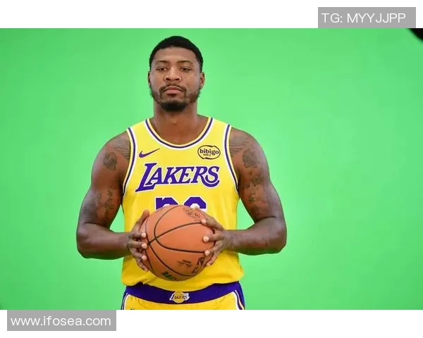 湖人球队引进新秀后卫，给予年轻球员机会